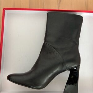 Elegant Black Leather Women's Boots